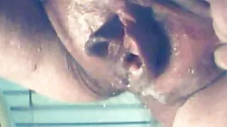 تم دفع كوكو لوفلوك إلى الحمام. سكسي اجنبية مترجمة
