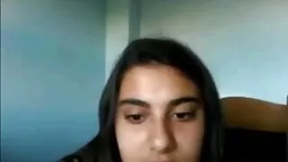 اثنين من الفتيات الروسية الجميلة اللعنة اسلوب هزلي سكسي روسي مترجم في غرفة النوم.