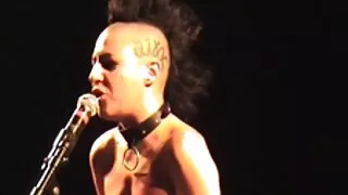 مفلس المعلم يميل الطالب إلى الجنس. سكسي حديث مترجم