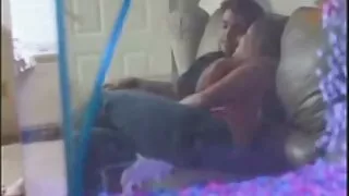 سخيف شقراء سكسي متىجم على الأريكة.