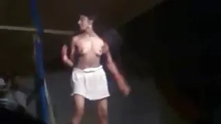 شقراء الملاعين مع جار شهواني ويحصل على نيج عراقي مترجم الكثير من نائب الرئيس على وجهها.