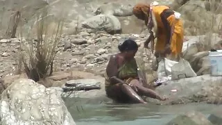 ليخا ميتنو سكسي مترجم اجنبي مارس الجنس في مؤخرة سكرتيرة.