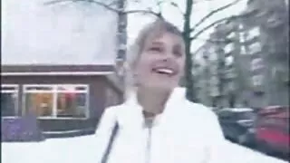 قررت زوجة سكسي ياباني مترجم الأب لتعليم ربيب الجنس عاطفي.
