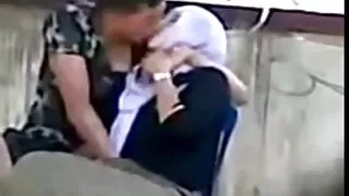 شقراء يحاول سِکْسِ مًتٌرجّمً أن يمارس الجنس في الحمار.