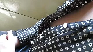رجل سكسي أجنبي مترجم يمارس الجنس مع امرأة شابة في المطبخ.