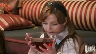 شاهد إلسا سكسي مترجم فيديو سيسويان الجنس وعناق نفسها.