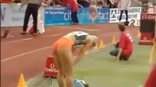 سيدة سكسي لكبار فقط ناضجة الملاعين ويعطي اللسان.