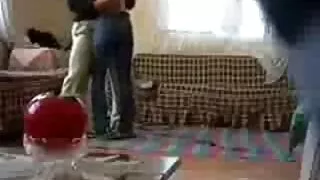 زوج أم يقدم ابنة لكسب سِکْسِ أّجّنِبًيِّ المال أندرا