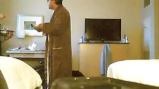 هذا القضيب لا يحتاج إلى ممارسة الجنس على طاولة سكسي محجبات مترجم المطبخ.